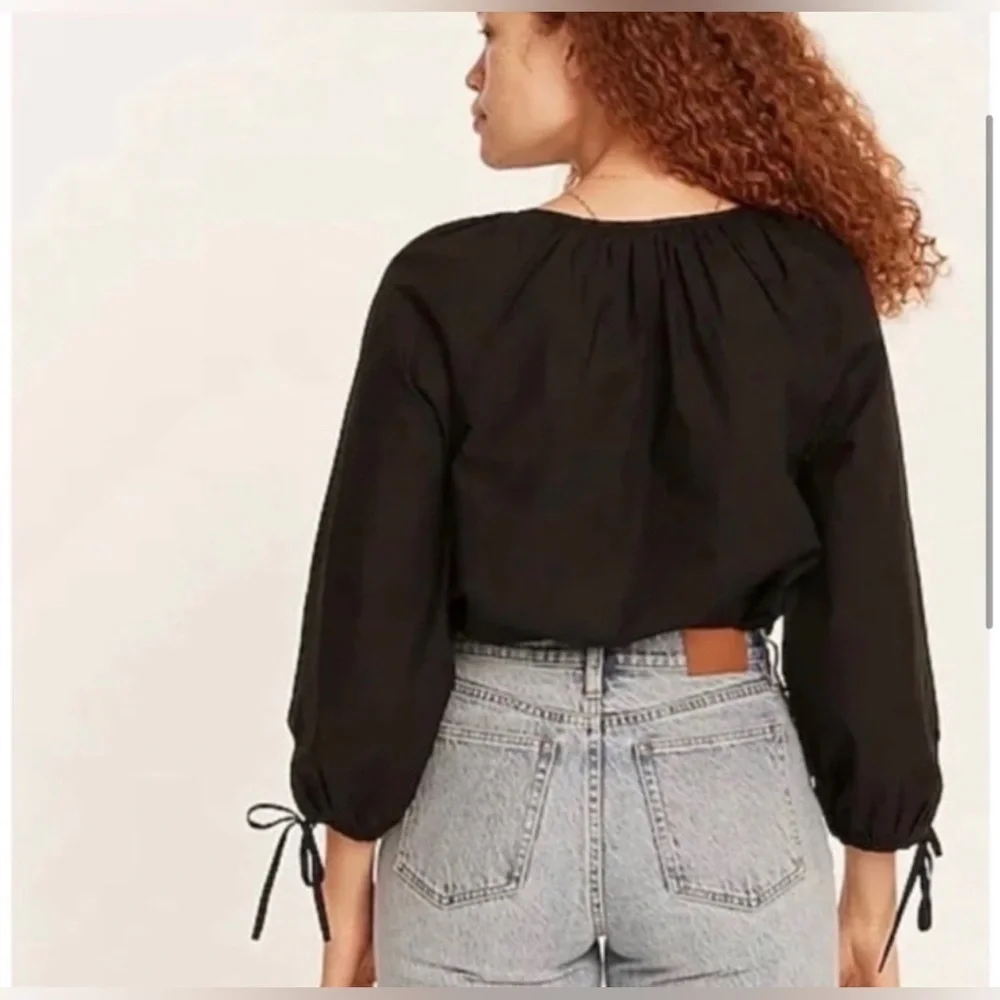 J. crew puff sleeve button up top Size medium Has tie wrists